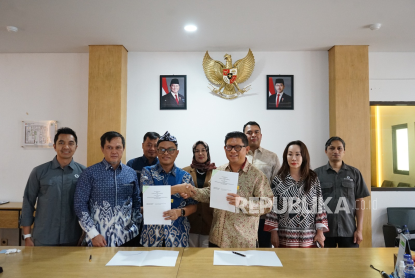 PT Migas Utama Jabar (MUJ) bersama PT Asian Clean Energy menandatangani Nota Kesepahaman (MoU) kerja sama pemanfaatan flare gas menjadi energi listrik
