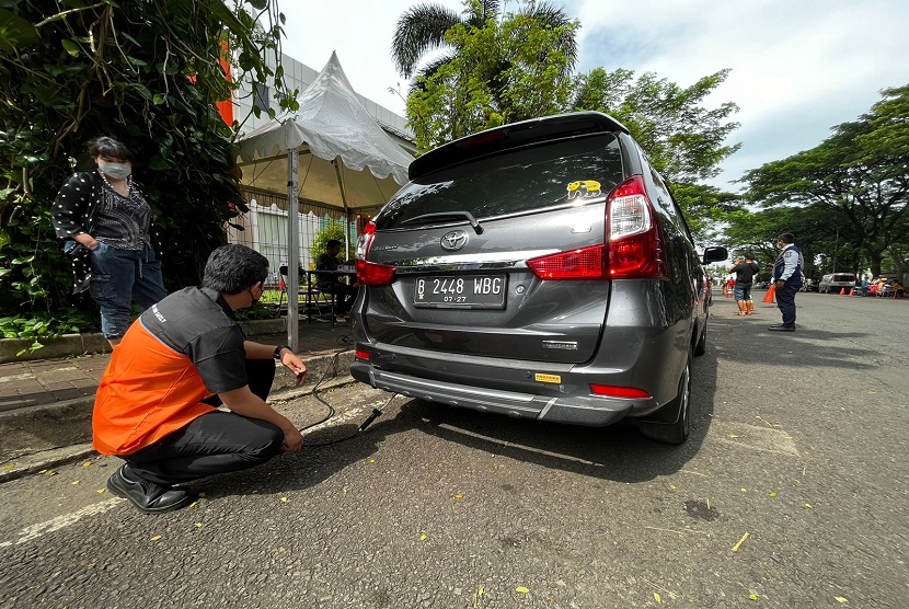 PT Mitra Pinasthika Mustika Rent (MPMRent) bekerja sama dengan Dinas Perhubungan dan Dinas Lingkungan Hidup Tangerang Selatan mengadakan pengujian emisi gratis untuk kendaraan roda empat, yang dilakukan di kantor Pusat MPMRent, BSD City, Tangerang.