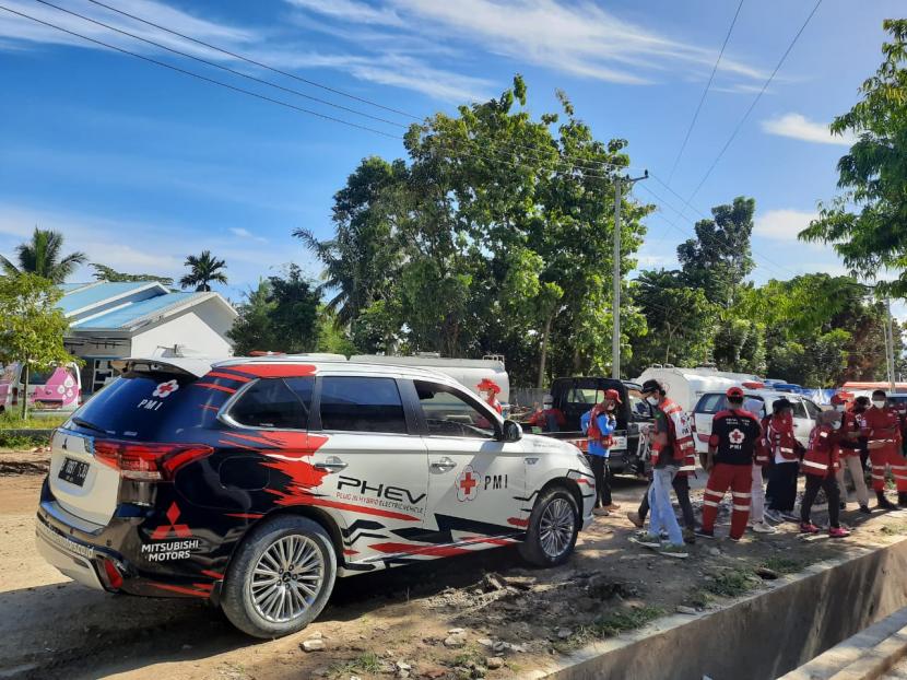  PT Mitsubishi Motors Krama Yudha Sales Indonesia (MMKSI) melalui Mitsubishi CSR Humanity Program (MHP) mendistribusikan 3 (tiga) unit kendaraan Mitsubishi yang terdiri dari 2 (dua) unit TRITON Rescue Car dan 1 (satu) unit Outlander PHEV ke Sulawesi Barat dan  area Jawa Barat.
