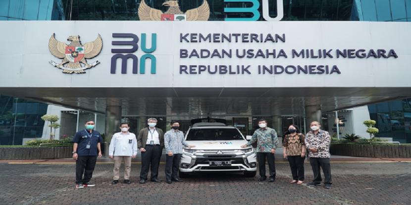  PT Mitsubishi Motors Krama Yudha Sales Indonesia (MMKSI), distributor resmi kendaraan penumpang dan niaga ringan Mitsubishi di Indonesia dari Mitsubishi Motors Corporation (MMC), mendonasikan 3 (tiga) unit Mitsubishi Outlander Plug-in Hybrid Electric Vehicle (PHEV).