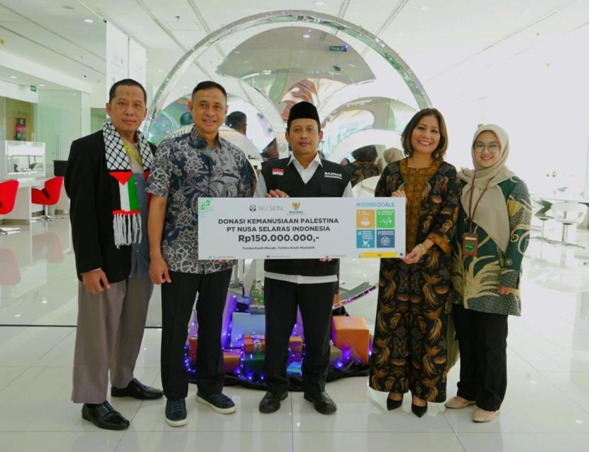 PT Nusa Selaras Indonesia (Nu Skin Indonesia) menyalurkan infak kemanusiaan sebesar Rp150 juta untuk Palestina melalui Badan Amil Zakat Nasional (Baznas) RI, sebagai wujud kepedulian terhadap rakyat Palestina.