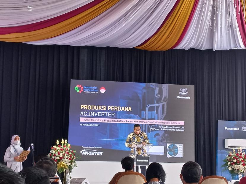 PT Panasonic Manufacturing Indonesia melakukan produksi perdana  AC Inverter guna mendukung substitusi impor Kementerian Perindustrian Republik Indonesia, di Jakarta, Selasa (16/11).