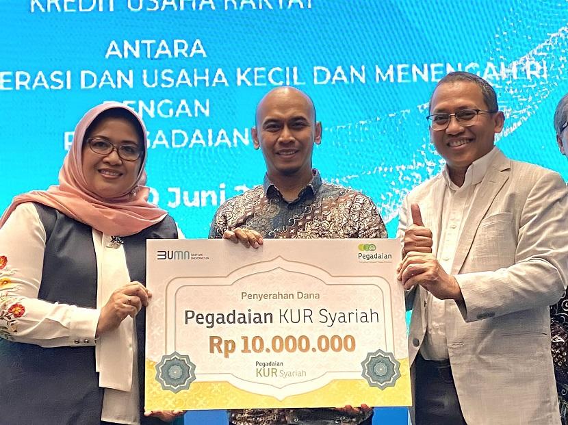 PT Pegadaian (Persero) meluncurkan produk pembiayaan Kredit Usaha Rakyat (KUR ) Syariah Super Mikro.