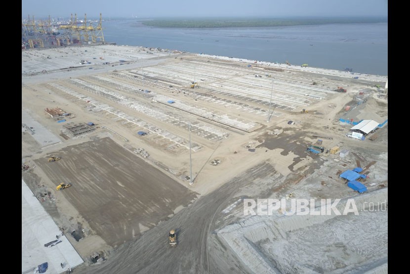 Terminal Peti Kemas (TPK) Pelabuhan Belawan yang dikelola PT Pelabuhan Indonesia (Pelindo) I (Persero). ilustrasi