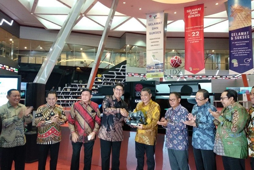 PT Pelabuhan Indonesia (Pelindo) IV (Persero) resmi menerbitkan obligasi senilai Rp 3 triliunndi Bursa Efek Indonesia (BEI), Jakarta, Kamis (5/7). 