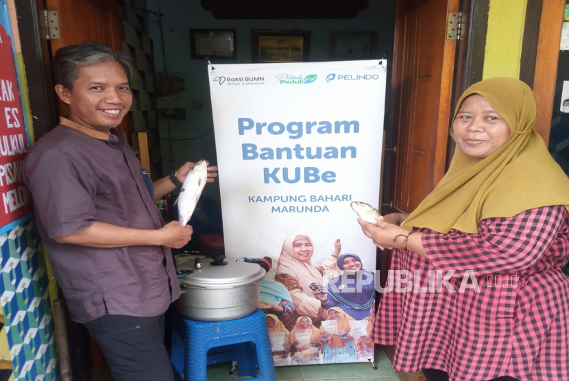 PT Pelindo bermitra dengan Rumah Zakat memberikan bantuan kepada masyarakat Marunda melalui program KUBE.