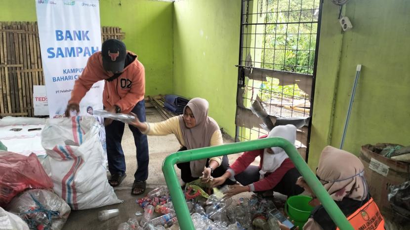 PT Pelindo dan Rumah Zakat bersinergi dengan Dinas Lingkungan Hidup (DLH) Jakarta Utara meluncurkan program untuk meningkatkan kesadaran masyarakat mengenai pengelolaan sampah.