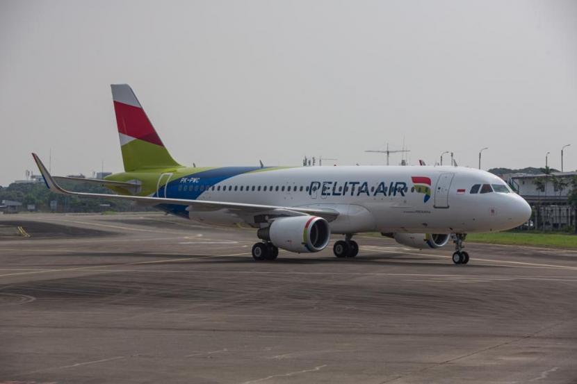 PT Pelita Air Service mendatangkan dua pesawat baru Airbus A320 di Bandara Soekarno-Hatta, Senin (11/4/2022). Pesawat tersebut didatangkan untuk melayani penerbangan reguler yag siap diopersikan Pelita Air dalam waktu dekat. 