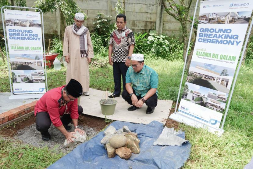 PT Pendidikan Maritim dan Logistik Indonesia  melaksanakan Ground Breaking Ceremony atau peletakan batu pertama pembangunan masjid Allama Bil Qalam, Bogor, Jumat (9/12/2022).