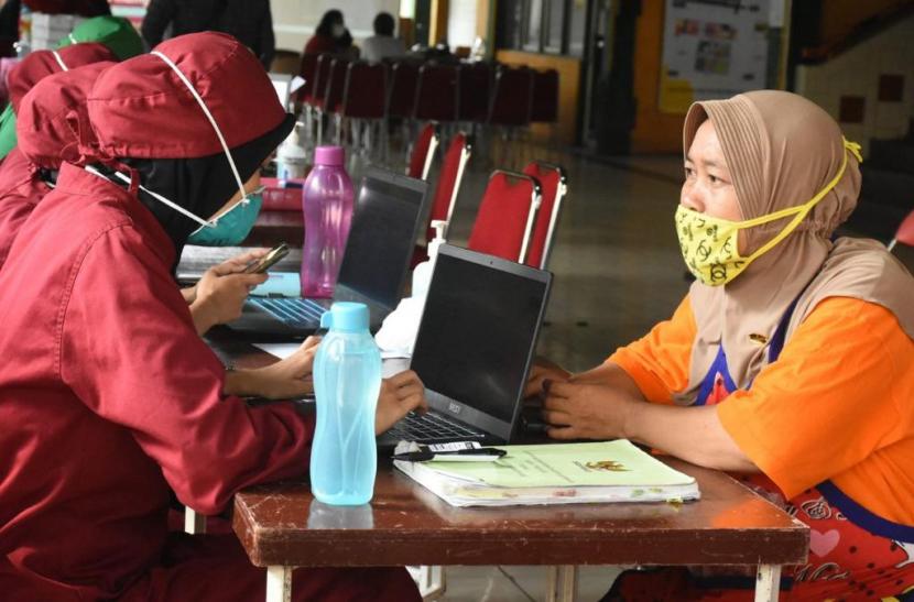 PT Penjaminan Infrastruktur Indonesia (Persero) atau PT PII melakukan dua program Tanggung Jawab Sosial dan Lingkungan (TJSL) skrining Tuberkulosis (TBC) dan Program Beasiswa Pelatihan Guru Daring di sejumlah kota. 