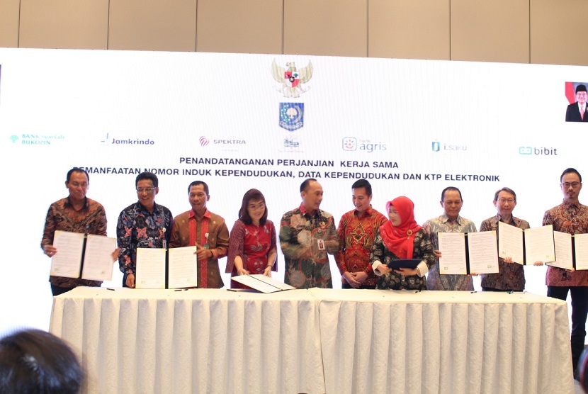 PT Penjaminan Jamkrindo Syariah bersama 13 Lembaga Keuangan Tanda-tangani Perjanjian Kerjasama Pemanfaatan Data Kependudukan dengan Dukcapil-Kemendagri