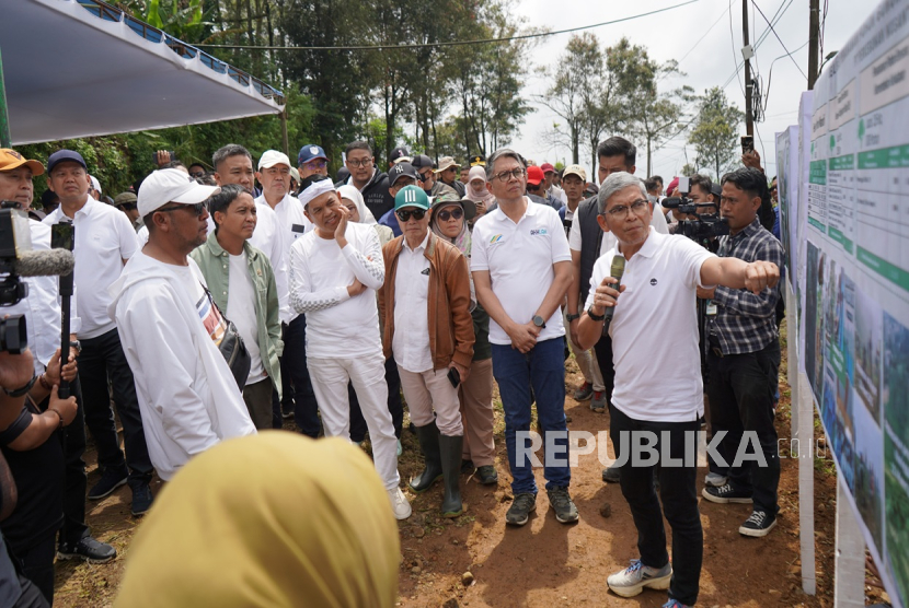 PT Perkebunan Nusantara I (PTPN I) menggelar penanaman pohon di Kebun Gunung Mas, kawasan Puncak Bogor. Kegiatan ini merupakan upaya PTPN I mendukung Pemerintah melestarikan alam.