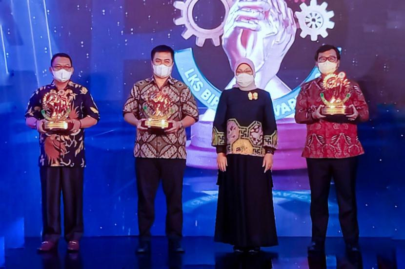 PT Perkebunan Nusantara III (Persero) meraih Juara dalam ajang LKS Bipartit Award Tahun 2022 dalam acara Penganugerahan Penghargaan LKS Bipartit Kementerian Tenaga Kerja Republik Indonesia Tahun 2022 yang diselenggarakan di Ballroom Aston Kartika Grogol Hotel. 