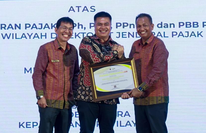 PT Perkebunan Nusantara III (PTPN IV Regional 1 meraih penghargaan Tax Payer 2023 Award dari Direktorat Jenderal Pajak Sumut I Direktorat Jenderal Pajak Sumut I melaksanakan kegiatan penghargaan kepada para wajib pajak, Senin lalu, di Hotel JW Marriot, Medan.