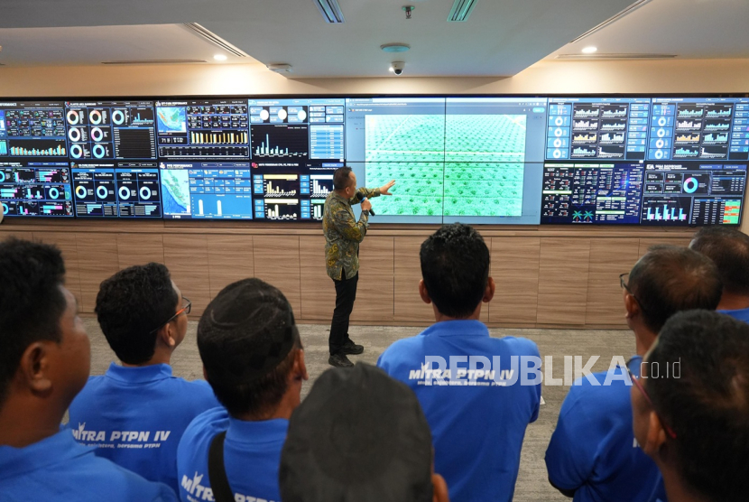 PT Perkebunan Nusantara IV PalmCo mengundang puluhan petani sawit dari berbagai kabupaten dan kota di Indonesia untuk mengunjungi kantor pusatnya di Jakarta.