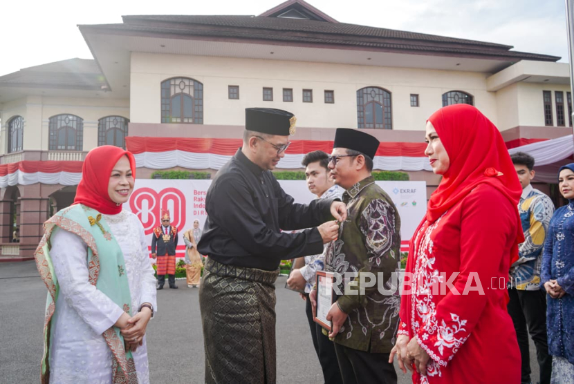 PT Perkebunan Nusantara IV (PalmCo) Regional I dan Regional II melaksanakan Upacara Bendera memperingati Hari Ulang Tahun Republik Indonesia Ke-80.