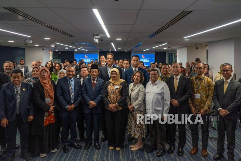 PT Permodalan Nasional Madani (PNM) menegaskan komitmennya dalam mendukung sistem keuangan syariah yang berkelanjutan melalui program unggulan, Membina Ekonomi Keluarga Sejahtera (Mekaar). Komitmen ini disampaikan dalam ajang The International Islamic Economics and Finance Conference for Sustainable Development (IFESDC) 2025.