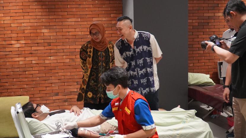 PT Pertamina Bina Medika - Indonesia Healthcare Corporation (IHC) atau Holding Rumah Sakit (RS) BUMN bersama PT Sarinah menyelenggarakan kegiatan sosial donor darah dan health talk dalam rangka momentum HUT ke-78 Kemerdekaan Republik Indonesia. 