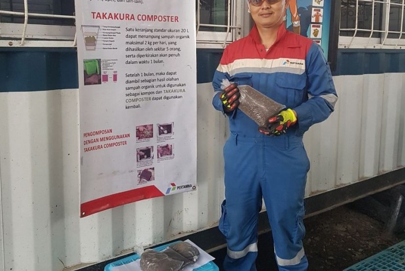 PT Pertamina Drilling Services Indonesia (PDSI) mengolah sampah domestik dengan metode Takakura Composter di lokasi pengeboran.