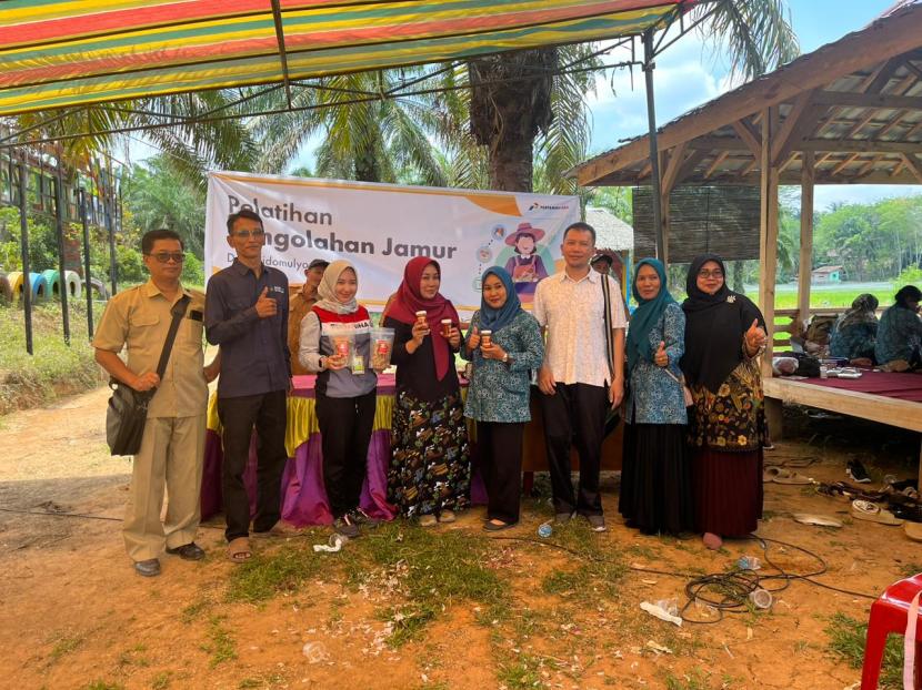 PT Pertamina Gas (Pertagas) selaku salah satu afiliasi Subholding Gas Pertamina melaksanakan pelatihan pengolahan jamur merang di Desa Sidomulyo, Kecamatan Gunung Megang, Kabupaten Muara Enim.