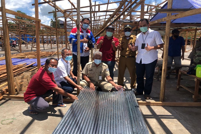 PT Pertamina Gas yang merupakan bagian dari sub holding Gas PT PGN, menyalurkan bantuan material berupa 200 lembar Seng untuk pembangunan pasar darurat yang diterima langsung oleh UPTD Pasar Kota Bontang dan Ketua Asosiasi Pedagang Pasar Lhoktuan.