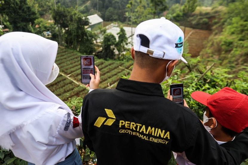 PT Pertamina Geothermal Energy (PGE) menggagas program tanggung jawab sosial dan lingkungan (TJSL) berbasis digital Sinyal Kita.  Program ini menjangkau lokasi kampung terpencil di bukit-bukit yang tidak terjangkau sinyal inernet.