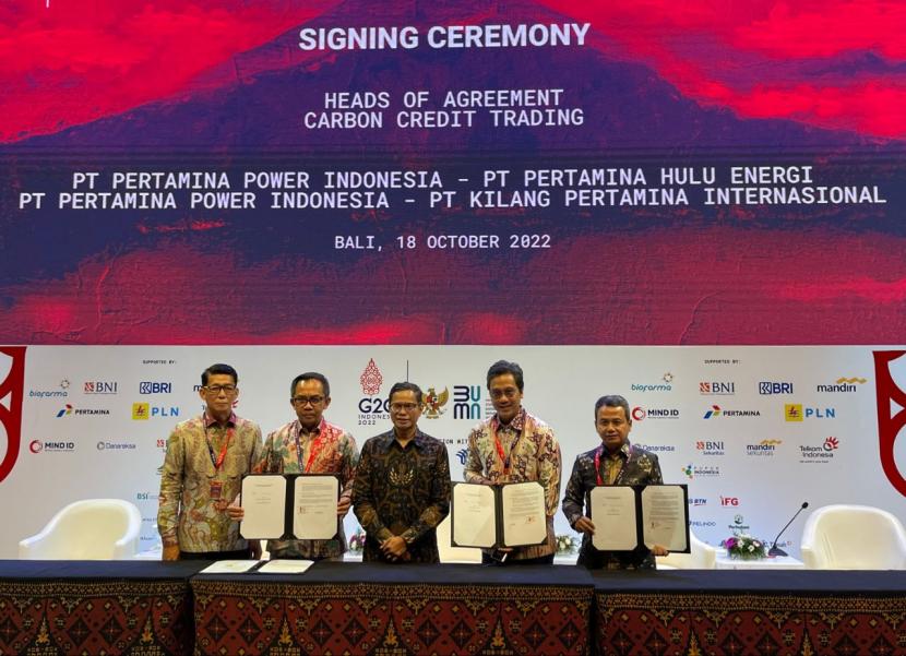 PT Pertamina Hulu Energi menandatangani perjanjian karbon kredit dengan PT Pertamina Power Indonesia, Selasa (18/10/2022).