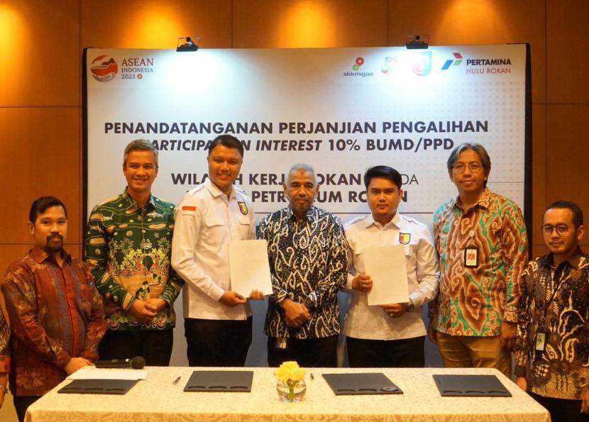 PT Pertamina Hulu Rokan (PHR) dan PT Pertamina Hulu Energi (PHE) Kampar menandatangani Perjanjian Pengalihan dan Pengelolaan 10 persen Participating Interest (PI) dari Wilayah Kerja (WK) Rokan dan WK Kampar untuk Provinsi Riau.