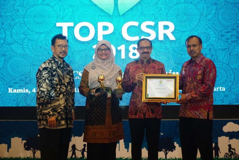 PT Pertamina Lubricants berhasil membawa pulang dua penghargaan dalam ajang TOP CSR 2018. 