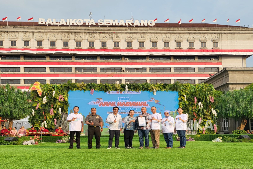 PT Pertamina Patra Niaga Integrated Terminal Semarang mendapatkan penghargaan sebagai perusahaan sahabat anak terbaik dalam kegiatan dengan teman Waspada Layar, Jaga Nalar di Balai Kota Semarang, Kamis (21/8/2025).