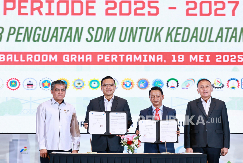 Disaksikan Menaker, Pertamina dan Serikat Pekerja Teken Perjanjian Kerja