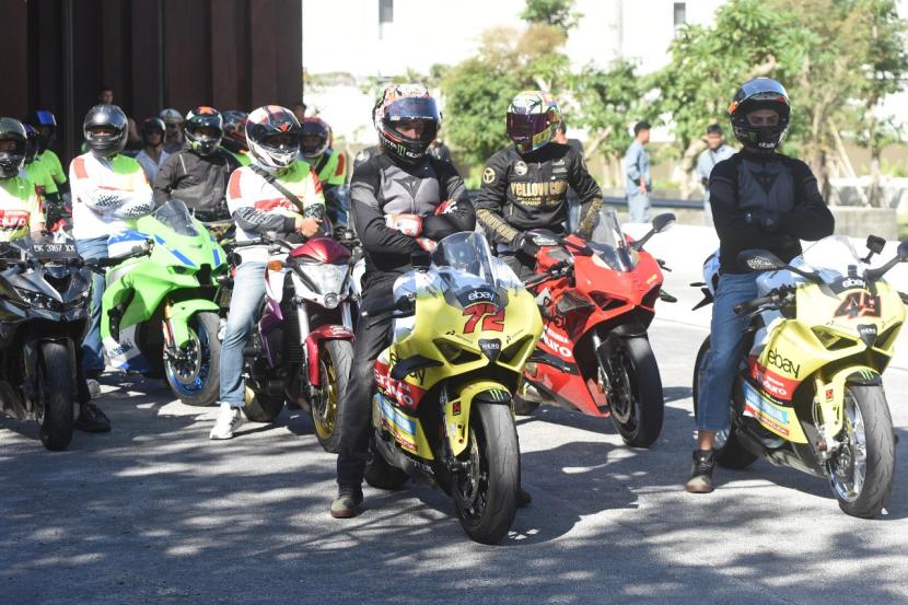 PT Pertamina (Persero) dan InJourney mendukung penuh kesuksesan Indonesia menjadi tuan rumah acara Meet & Greet dan parade Road to Pertamina Grand Prix of Indonesia (IndonesiaGP) pertama di dunia. 