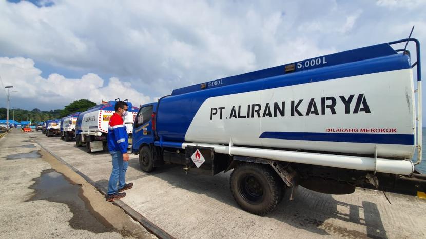 PT Pertamina (Persero) melalui Marketing Operation Region II Sumbagsel, meningkatkan stok BBM di Pulau Enggano, Kabupaten Bengkulu Utara.