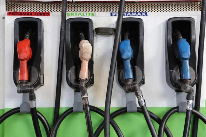 Pemerintah berencana untuk memangkas jatah bensin Premium khususnya di wilayah Jawa Madura dan Bali pada tahun 2022.