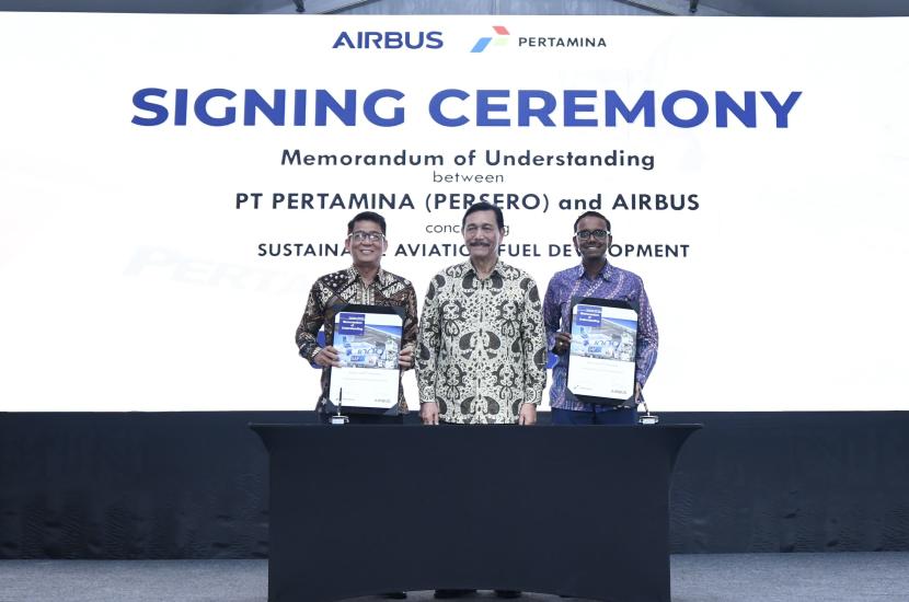 PT Pertamina (Persero) membangun kerja sama dengan Airbus untuk menjajaki peluang pengembangan ekosistem bahan bakar penerbangan berkelanjutan atau Sustainable Aviation Fuel (SAF) di Indonesia.