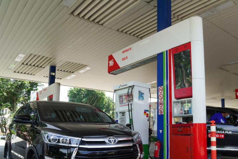 Bank Pembangunan Asia atau Asian Development Bank (ADB) menyebut kenaikan harga bahan bakar minyak (BBM) memicu laju inflasi Indonesia melonjak pada tahun ini. Adapun perkiraan ADB laju inflasi Indonesia sebesar 4,6 persen pada tahun ini atau naik dari proyeksi sebelumnya sebesar 3,6 persen.