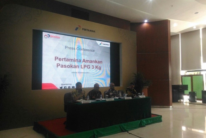 PT Pertamina (Persero) menjelaskan kelangkaan elpiji tiga kilogram bersubsidi di kantor pusat Pertamina, Jumat (8/12).