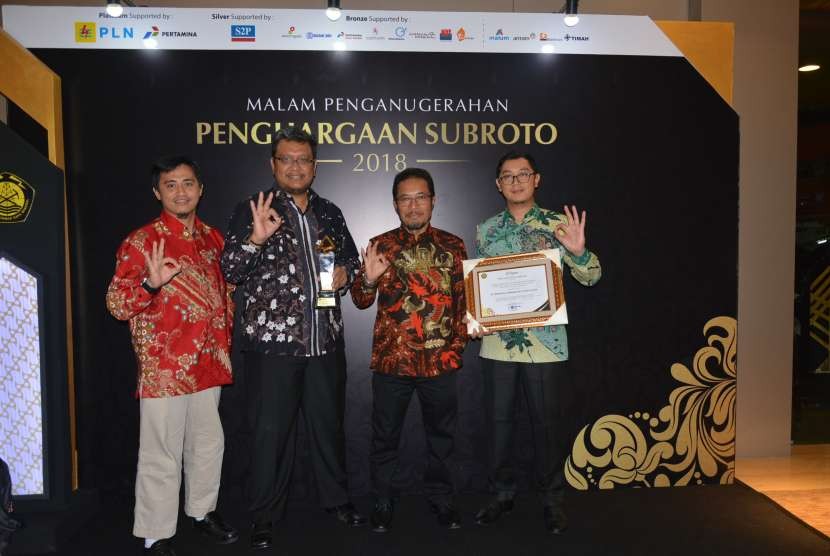 PT Pertamina (Persero) Refinery Unit (RU) VI Balongan mendapatkan penghargaan dari Kementerian Energi dan Sumber Daya Mineral (ESDM) Republik Indonesia, atas komitmennya terhadap aspek keselamatan dan kesehatan kerja, khususnya di sektor migas. 