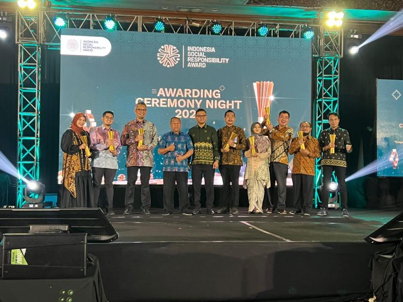 PT Pertamina (Persero) serta Subholding dan Anak Perusahaannya meraih 40 penghargaan pada Indonesia Social Responsibility Award (ISRA) 2023, di Solo, pekan lalu. 