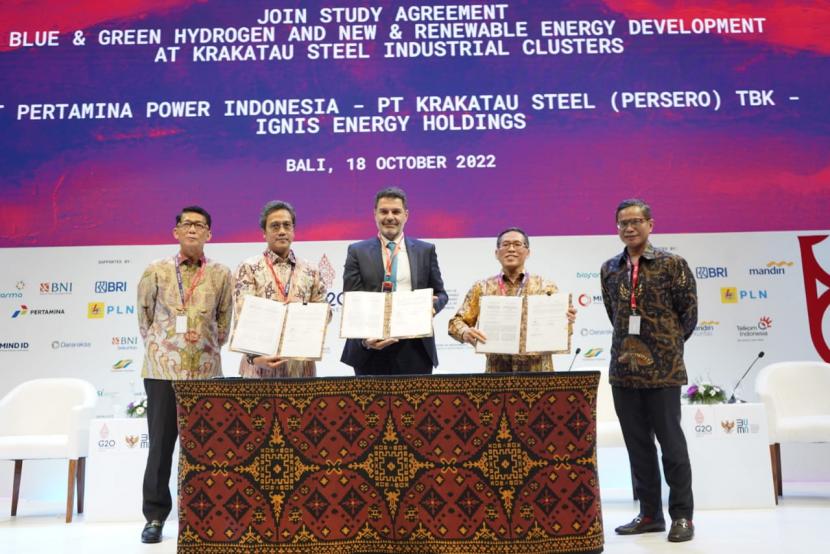 PT Pertamina Power Indonesia (Pertamina NRE), PT Krakatau Steel (Persero) Tbk dan IGNIS Energy Holding menandatangani joint study agreement (JSA) tentang Pengembangan Blue & Green Hydrogen serta Energi baru & Terbarukan di Wilayah Industri Krakatau Steel dalam acara G20 State-Owned Enterprises International Conference Selasa (18/10/2022) di Nusa Dua, Bali.