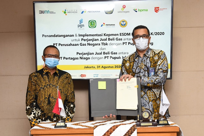 PT Perusahaan Gas Negara Tbk (PGN) sebagai subholding gas PT Pertamina (Persero), menandatangani Perjanjian Jual Beli Gas (PJBG) dengan PT Pupuk Kujang sebagai bagian dari Holding PT Pupuk Indonesia (Persero), Senin (31/8). Penandatanganan PJBG tersebut dilakukan secara virtual yang diwakili oleh Direktur Komersial PGN Faris Azis dan Maryadi selaku Direktur Utama Pupuk Kujang.