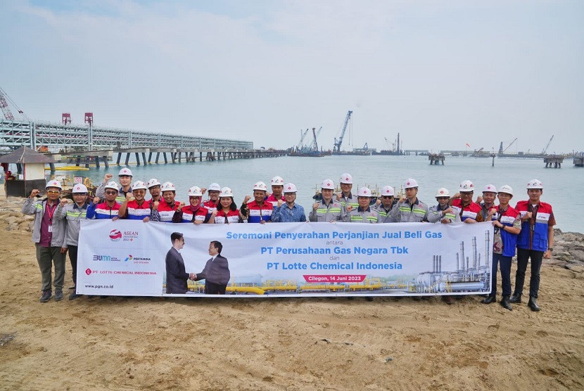 PT PGN Tbk sebagai Subholding Gas Pertamina memenuhi kebutuhan gas bumi PT Lotte Chemical Indonesia (LCI)