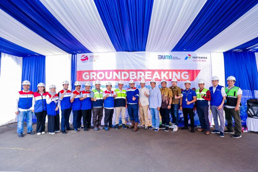 PT PGN Tbk selaku Subholding Gas Pertamina melaksanakan groundbreaking pembangunan jaringan gas untuk rumah tangga, usaha kecil dan komersial di wilayah Bintaro, Tangerang Selatan.