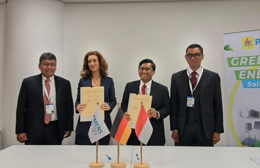 PT PLN (Persero) menandatangani nota kesepahaman (MoU) dengan Siemens Energy disela forum Hannover Messe 2023 Jerman, Senin (17/4/2023) dalam rangka kerja sama dan implementasi teknologi energi bersih di tanah air. 