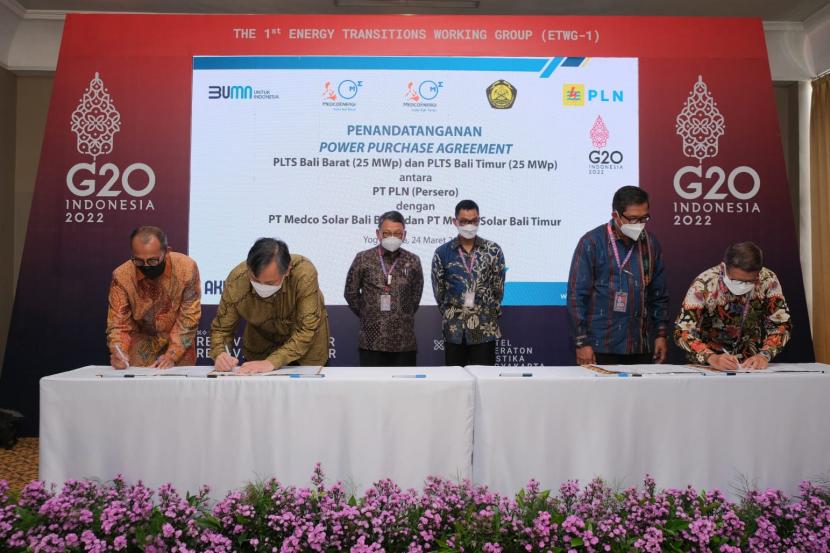 PT PLN (Persero) menandatangani Perjanjian Jual Beli Tenaga Listrik (PJBTL) PLTS Bali Barat dan PLTS Bali Timur yang dikembangkan oleh PT Medco Energi Internasional Tbk melalui PT Medco Solar Bali Barat dan PT Medco Solar Bali Timur. 