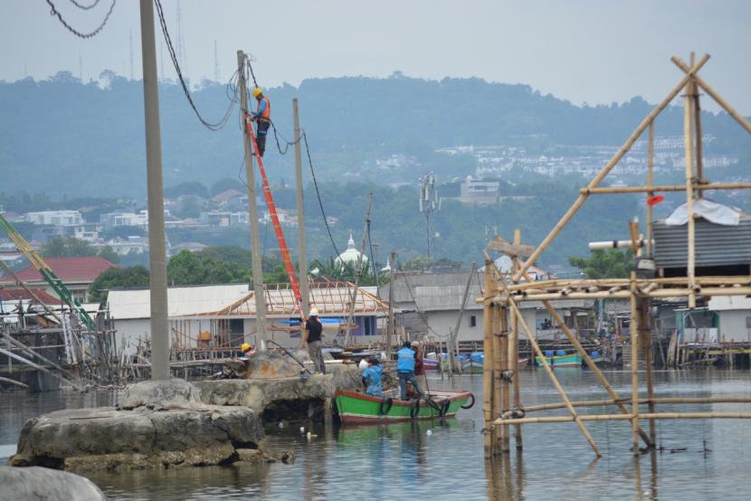 PT PLN (Persero) mendukung Pulau Pasaran sebagai sentra penghasil ikan asin terbesar di Lampung dengan mempercepat pembangunan jaringan tegangan menengah (JTM) 20 kilovolt (kv) dan gardu distribusi berkapasitas 100 kilovolt ampere (kVA).