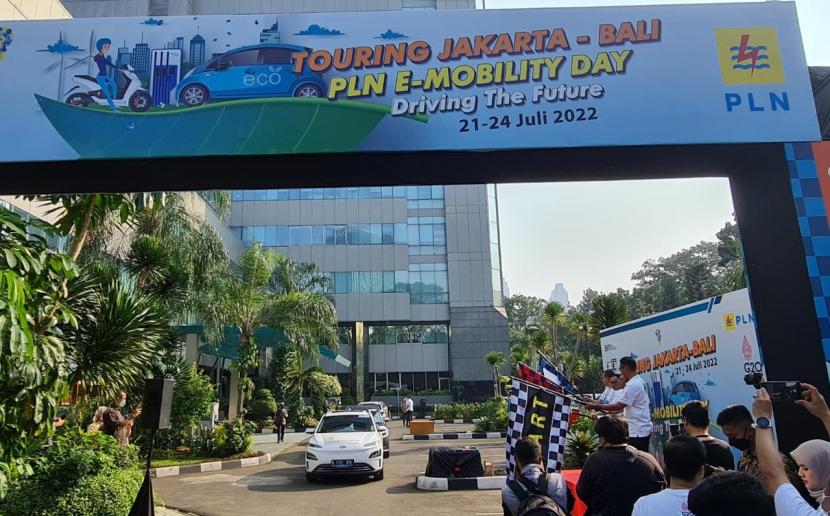 PT PLN (Persero) meningkatkan awareness masyarakat terhadap kendaraan listrik dengan mengadakan touring mobil listrik dari Jakarta hingga Bali. Touring ini juga diadakan untuk menjadi ajang pembuktian kepada masyarakat bahwa dengan menggunakan mobil listrik jauh lebih nyaman, aman dan juga hemat.