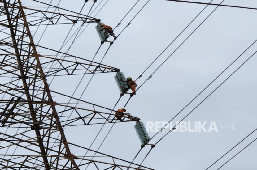 Jaringan listrik PLN (ilustrasi)