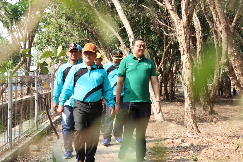 PT Polytama dan Pemkab Indramayu bekerja sama membangun Taman hayati.  