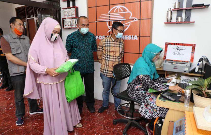 PT Pos Indonesia (Persero) terus melakukan pengembangan jaringan Agen Pos di seluruh daerah di Indonesia dalam rangka mendukung pemberdayaan ekonomi masyarakat. 